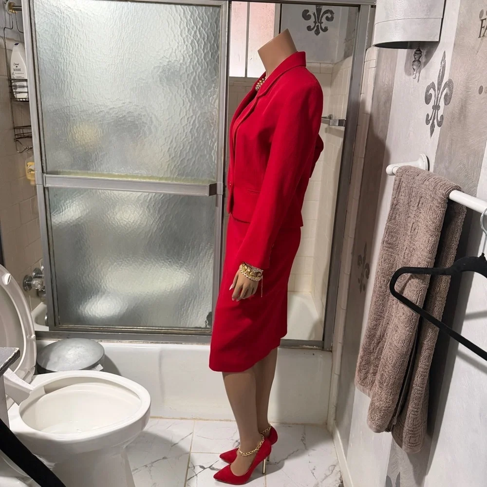 Cropped Double-Breasted Red Blazer and Skirt Set☑️